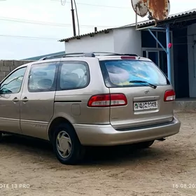 Toyota Sienna 2003