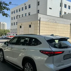Toyota Highlander 2020