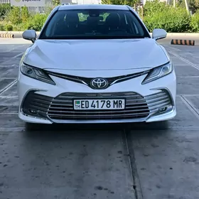 Toyota Camry 2021