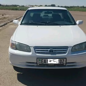 Toyota Camry 2001