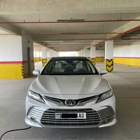 Toyota Camry 2021