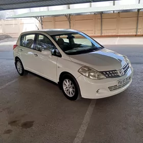 Nissan Tiida 2008