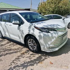 Toyota Sienna 2022