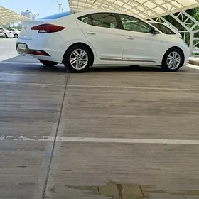 Hyundai Elantra 2020