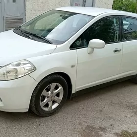 Nissan Tiida 2008