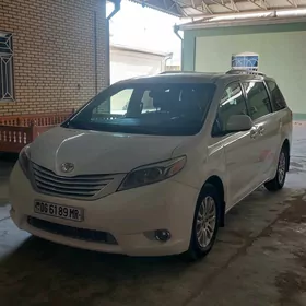 Toyota Sienna 2011