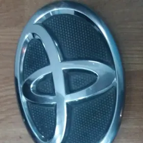 Tayota kemri emblemm
