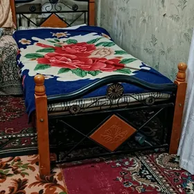кровать