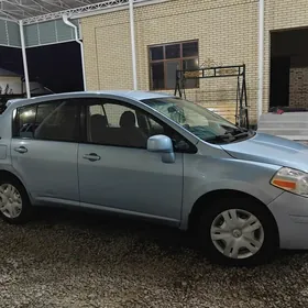 Nissan Versa 2011