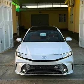 Toyota Camry 2025