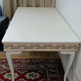 Стол гостинный