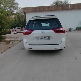 Toyota Sienna 2019