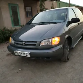 Toyota Sienna 1999