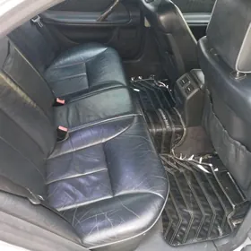 Mercedes-Benz E320 2001