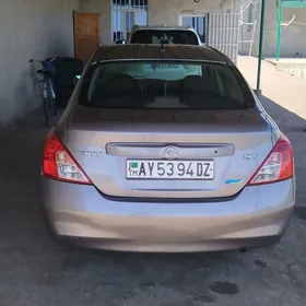 Nissan Versa 2012