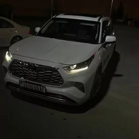 Toyota Highlander 2021