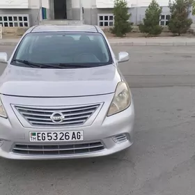 Nissan Versa 2011