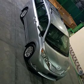 Toyota Sienna 2011