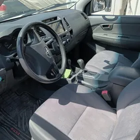 Toyota Hilux 2011