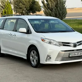 Toyota Sienna 2019