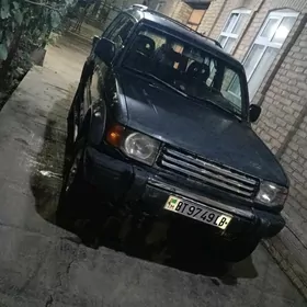 Mitsubishi Montero 1995