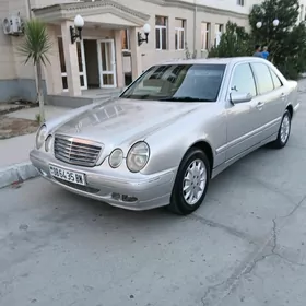 Mercedes-Benz E320 2001