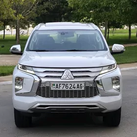 Mitsubishi Pajero 2020