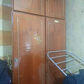 сервант шкаф стол подставка