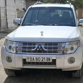 Mitsubishi Pajero 2010