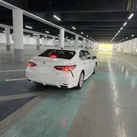 Toyota Camry 2018