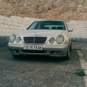 Mercedes-Benz E320 2000