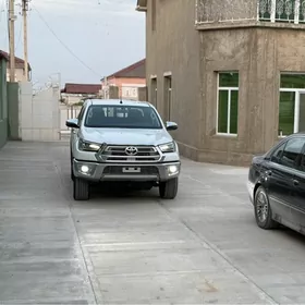 Toyota Hilux 2025