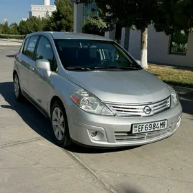 Nissan Tiida 2012