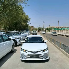 Toyota Camry 2021