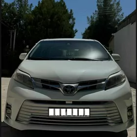 Toyota Sienna 2018