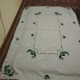 Скатерть белая шелковая