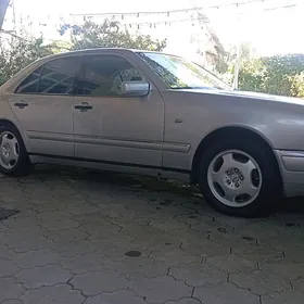 Mercedes-Benz E320 1999