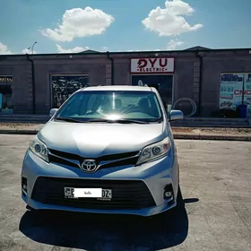 Toyota Sienna 2011