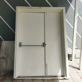 ýangyna garşy gapy