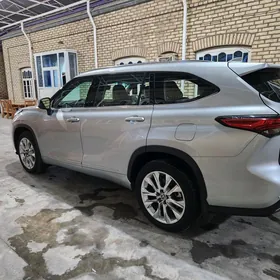Toyota Highlander 2021