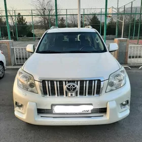 Toyota Land Cruiser Prado 2013