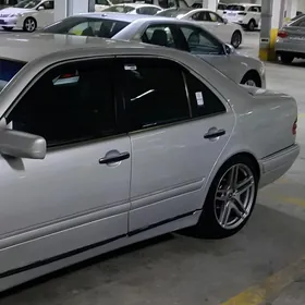 Mercedes-Benz E320 1996