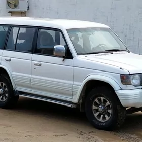 Mitsubishi Pajero 1992