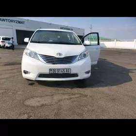 Toyota Sienna 2016