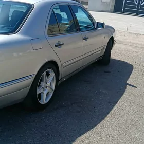 Mercedes-Benz E500 1996