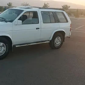 Nissan Pathfinder 1995