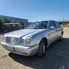 Mercedes-Benz E320 1996