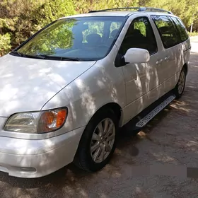 Toyota Sienna 2003