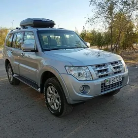 Mitsubishi Pajero 2013