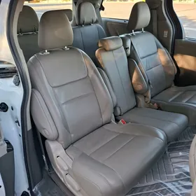 Toyota Sienna 2018